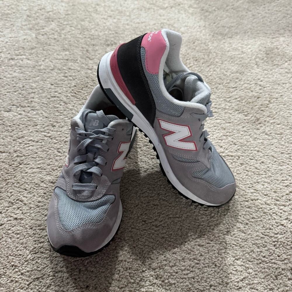 New Balance 565 Suede Gray & Pink Athletic Sneakers Women’s Size 8 Running Shoes